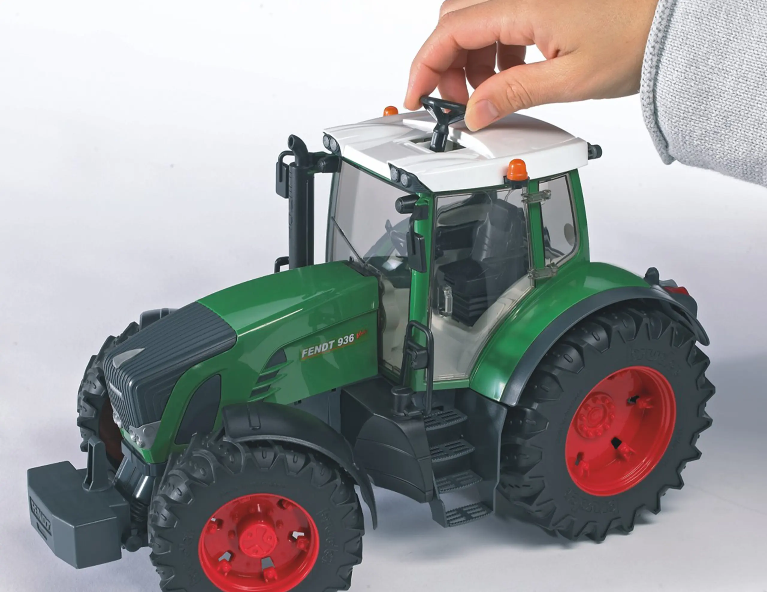 Traktor Fendt 936 Vario 1:16 BRUDER - obrazek 2